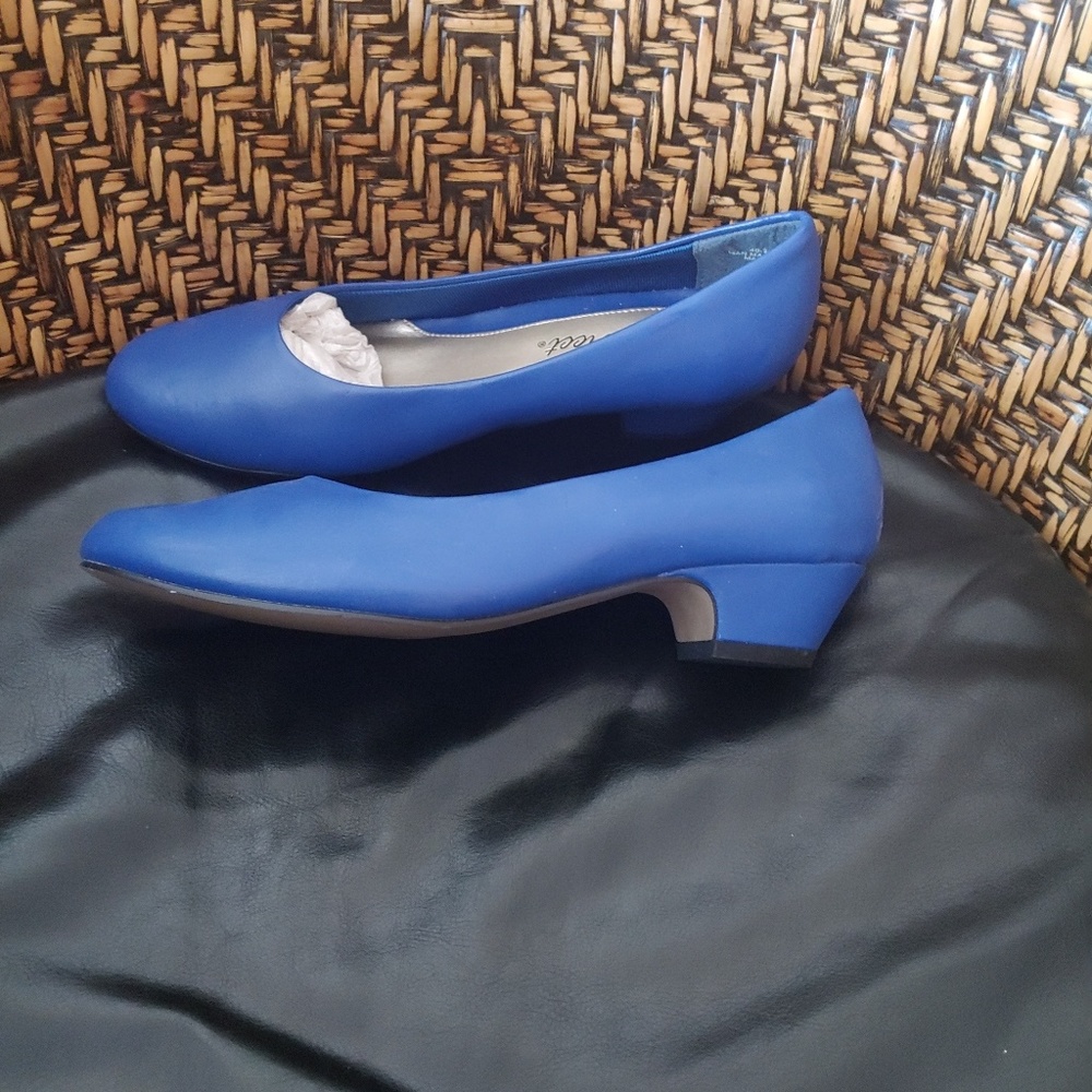 Easystreet Blue dress shoes